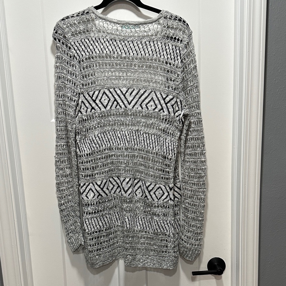 Gray Patterned Women's Sweater - Size Medium - image 2